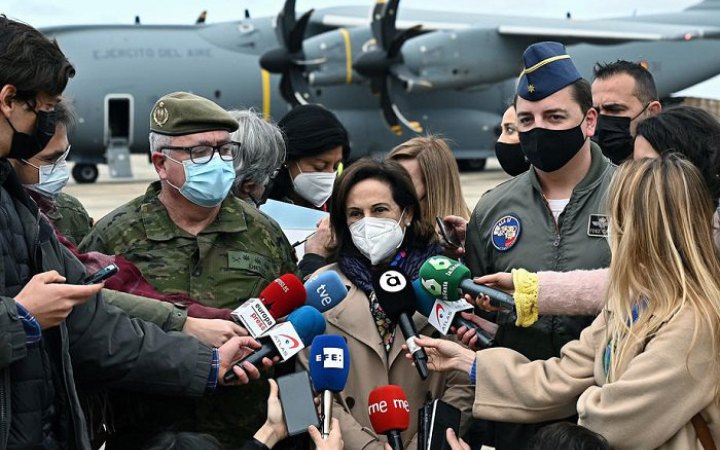 Швейцарія накладає вето на постачання військових матеріалів в Україну, – міністерка оборони Іспанії