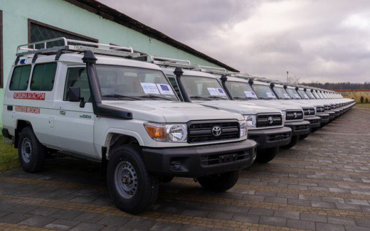 ВООЗ передала Україні 26 автомобілів “швидких”