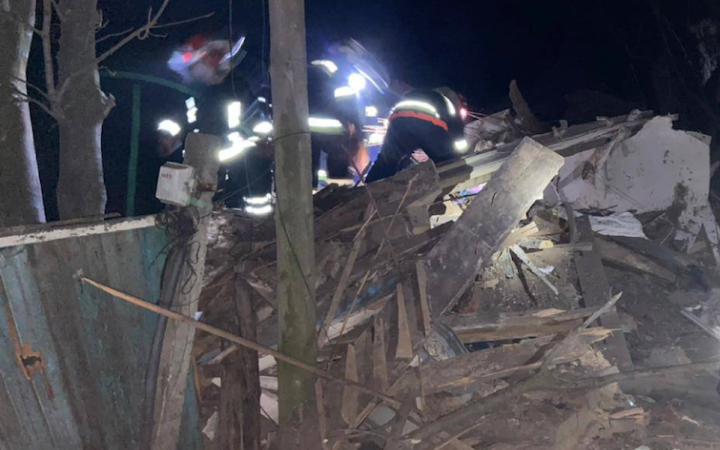 Росіяни обстріляли Куп'янський район Харківщини, під завалами може знаходитися жінка, - ОВА