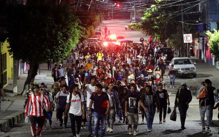 У Мексиці у причепі вантажівки знайшли понад 340 мігрантів