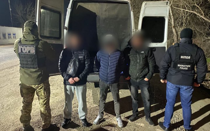 На Одещині викрили ухилянтів, котрі ховались в багажнику