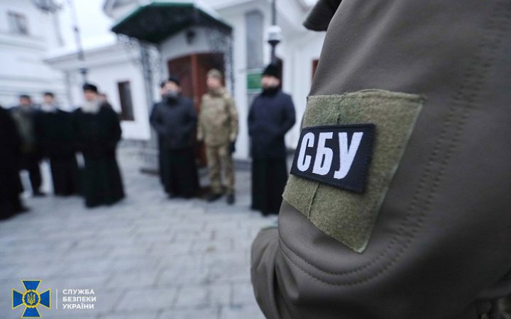 Представники УПЦ МП вивозять майно з приміщень у Києво-Печерській лаврі