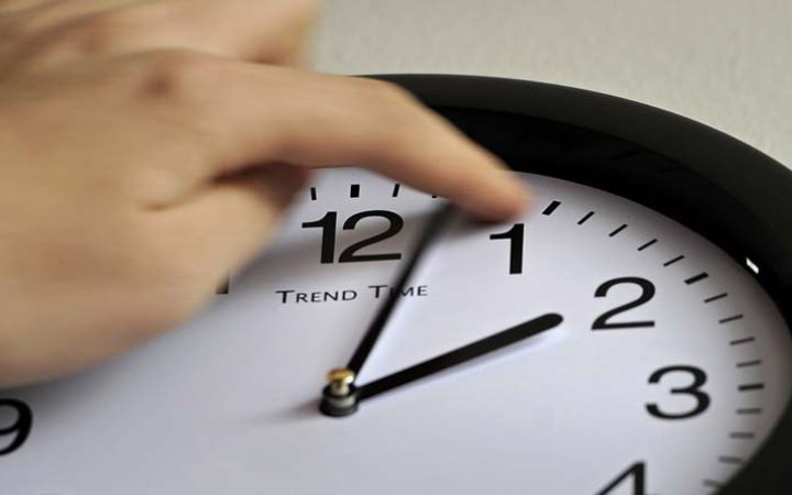 Цієї ночі Україна перейде на літній час