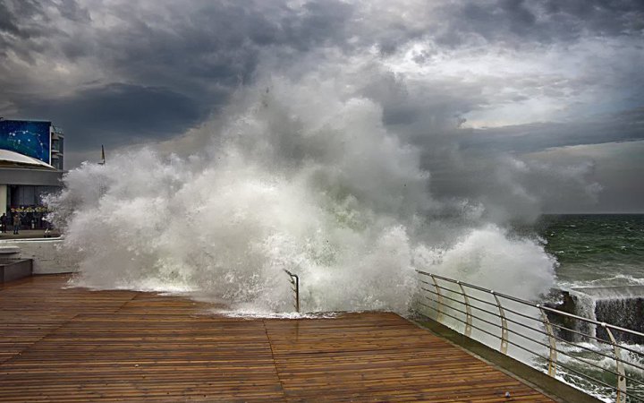 Жителів Одещини попередили про підвищення мінної небезпеки через шторм