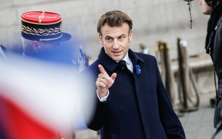 Президент Франції Макрон підписав закон про збільшення пенсійного віку