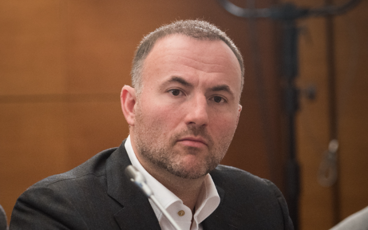 СБУ повідомила про підозру підсанкційному олігарху Павлу Фуксу у масштабних фінансових махінаціях