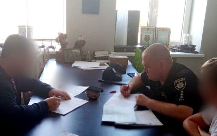 На Київщині після співу російських пісень в караоке чоловіка відправили у військкомат