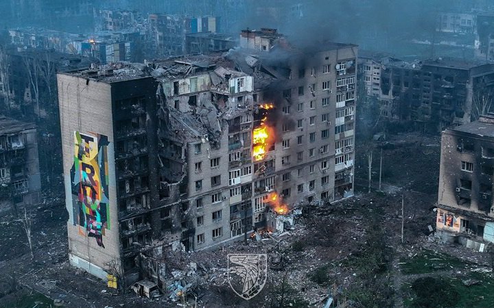 Українські військові ведуть важкі бої біля Бахмута, – Генштаб