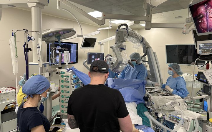 В Охматдиті провели унікальну операцію на мозку