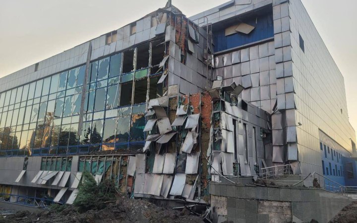 У Дніпрі окупанти пошкодили спорткомплекс