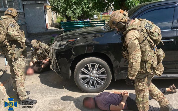 Банда рекетирів на Житомирщині вимагала гроші з військовослужбовця ЗСУ, – СБУ