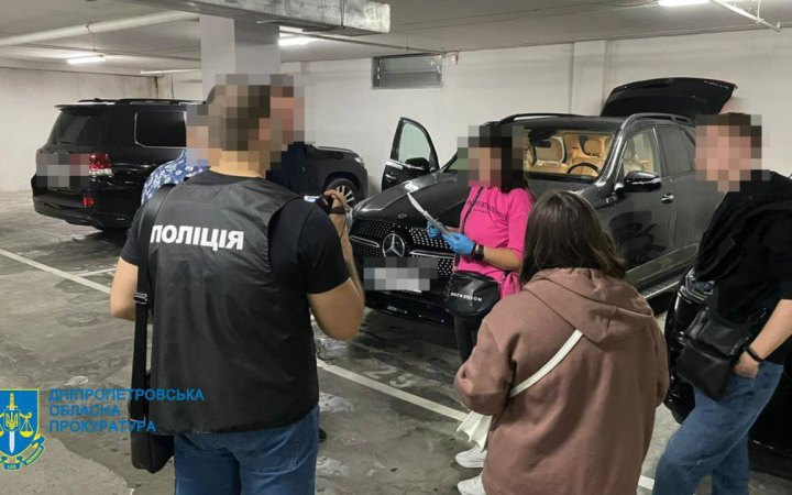 Заступницю мера Дніпра та підрядника підозрюють у заволодінні майже 1 млн грн під час ремонту школи