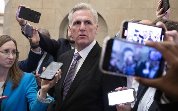 CNN: Маккарті не дозволив Зеленському виступити на засідання Конгресу. Той сказав, що так було і з лідерами інших країн