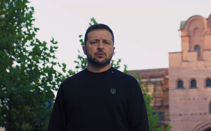 «Важкі часи зробили нас сильними», – Зеленський привітав захисників та захисниць зі святом