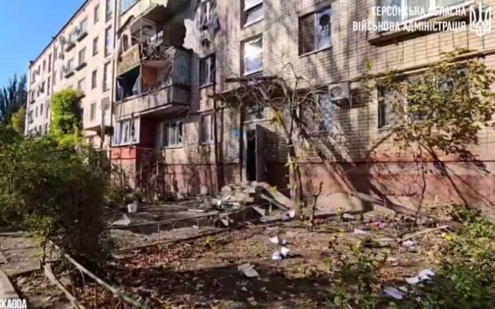 Окупанти вдарили по Дніпровському району Херсона. Є жертви