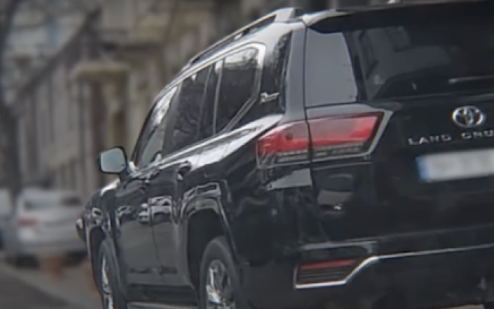 Bihus.info: Арахамія їздив за кордон на авто підозрюваного в двох справах бізнесмена Кауфмана