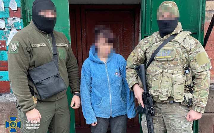 Затримали російську агентку, яка їздила за 100 км, щоб виявити позиції ЗСУ поблизу Авдіївки та Мар’їнки