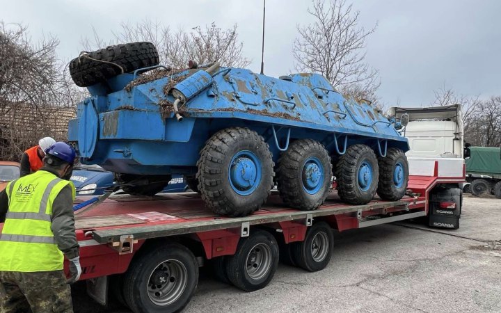 Болгарія почала відправку БТР в Україну