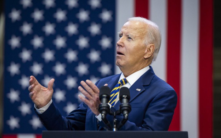 Байден про Трампа: “Чому він завжди звинувачує Америку?”