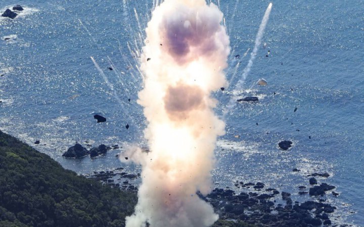 Японська космічна ракета вибухнула після старту