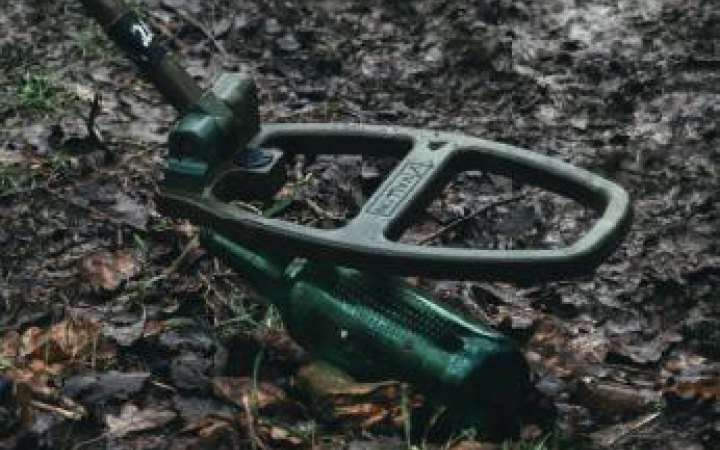 Канадські військові навчають українських бійців виявляти приховані міни
