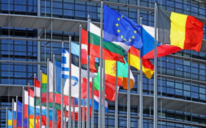 Єврокомісія закликала до “поступового й зворотного” розширення ЄС