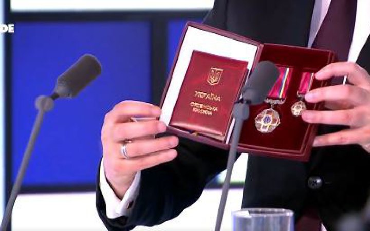 Зеленський нагородив Алена Делона орденом, – ЗМІ