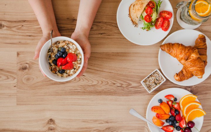 Який сніданок найкращий? Дієтологи радять типи сніданків залежно від ваших цілей по здоров’ю