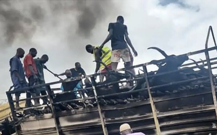 У Нігерії 48 людей загинули через зіткнення бензоцистерни із вантажівкою