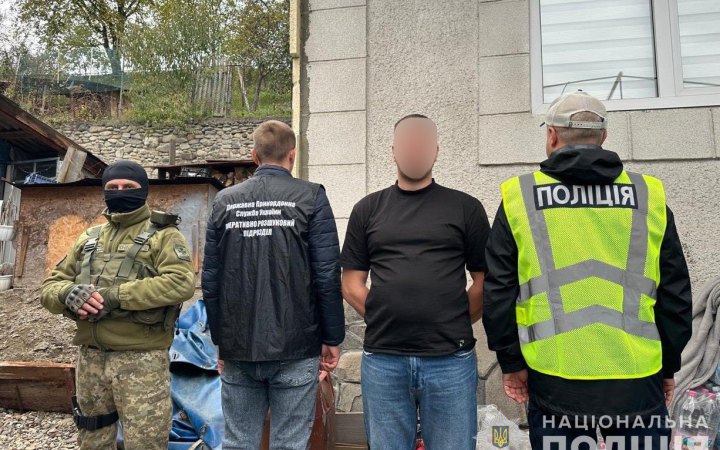 Поліція блокувала міжнародний канал переправлення чоловіків з України до Євросоюзу