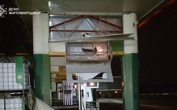 На Житомирщині уламки російського “шахеда” пошкодили АЗС, поранено людину