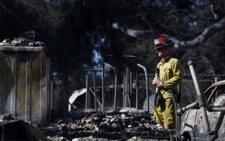 У Каліфорнії вітер знову провокує лісові пожежі