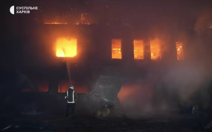 Мер Харкова повідомив про влучання та пожежу в місті (оновлено)