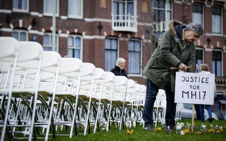 Суд у США дозволив родині жертви катастрофи MH-17 позиватися проти російського “Сбєрбанку”