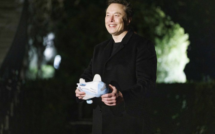 Маск публічно образив екскомандира МКС і заявив про намір