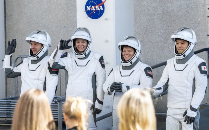 SpaceX скасувала політ команди, яка має замінити