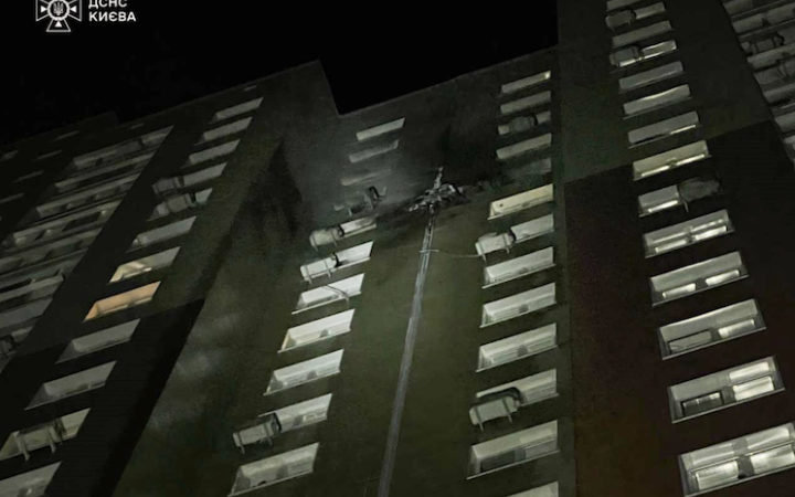 Уночі Київ зазнав масованої атаки дронів. Є влучання уламків в будинки, жертви і поранені (оновлено)