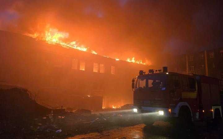 У Харкові масштабна пожежа через російський обстріл