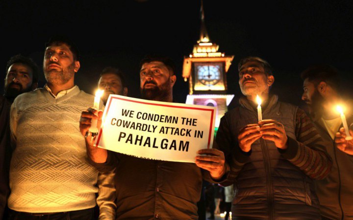 Індія знизила рівень дипломатичних відносин з Пакистаном через масове вбивство в Кашмірі