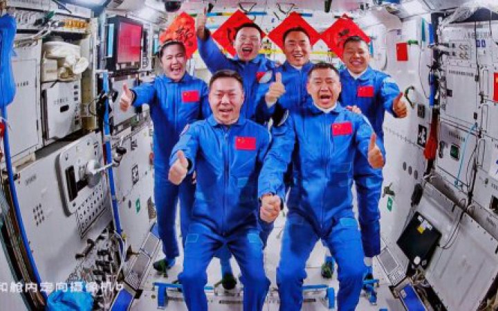 Троє астронавтів з КНР дісталися китайської космічної станції