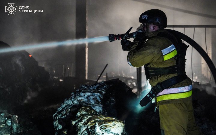 РФ атакувала безпілотниками Черкаси, є постраждала (доповнено)