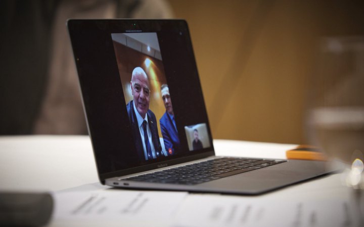 Зеленський провів розмову з президентом ФІФА Інфантіно