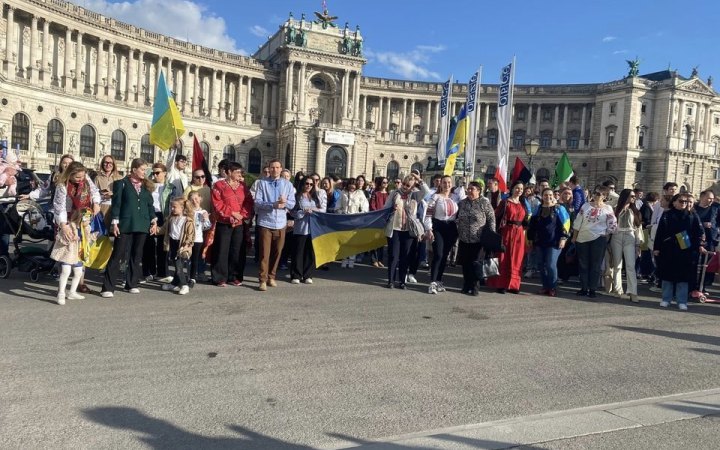 Українці у Відні провели ходу до Дня вишиванки