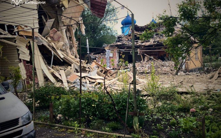 Унаслідок ворожої дронової атаки на Київщині загинула жінка, серед поранених дитина