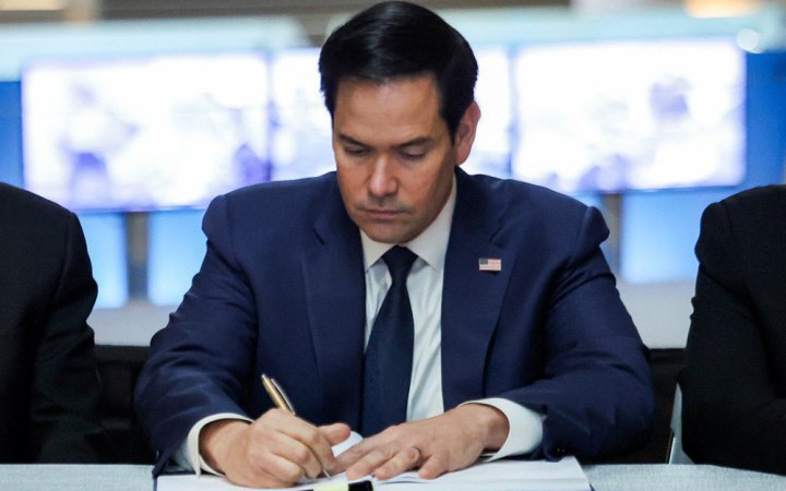 Держсекретар США не захотів назвати Путіна воєнним злочинцем