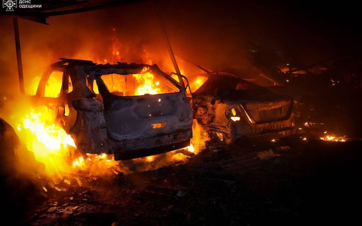 Унаслідок ворожої атаки на Одещині виникли пожежі