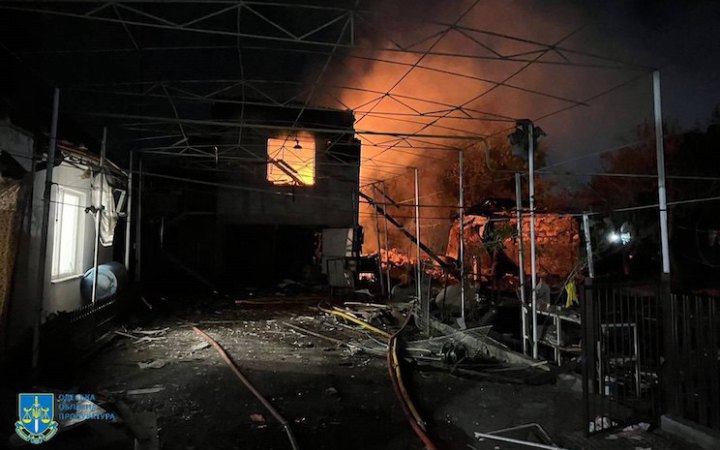 Окупанти вночі атакували Одесу дронами. Пошкоджено будинки, є поранений