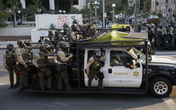 Пентагон спрямував до Лос-Анджелеса морську піхоту