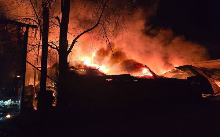 У Харкові пожежі через атаку “шахедів”