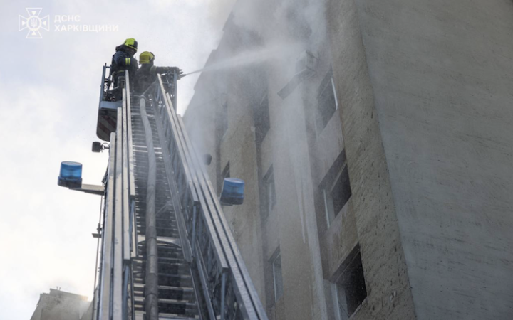 Вранці росіяни дронами влучили у багатоповерхівку Харкова, серед постраждалих – діти (оновлено)